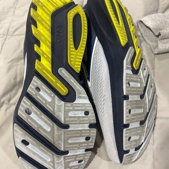 Men’s Brooks - Picture 3 of 4